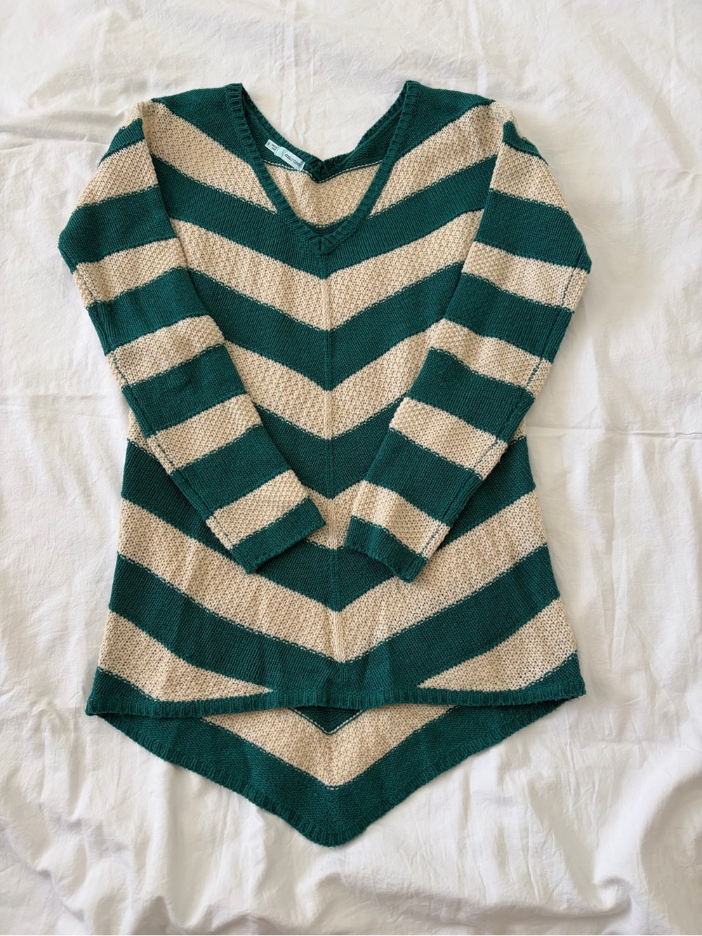 Maurices Green and Cream Chevron V-Neck Sweater - Picture 3 of 7